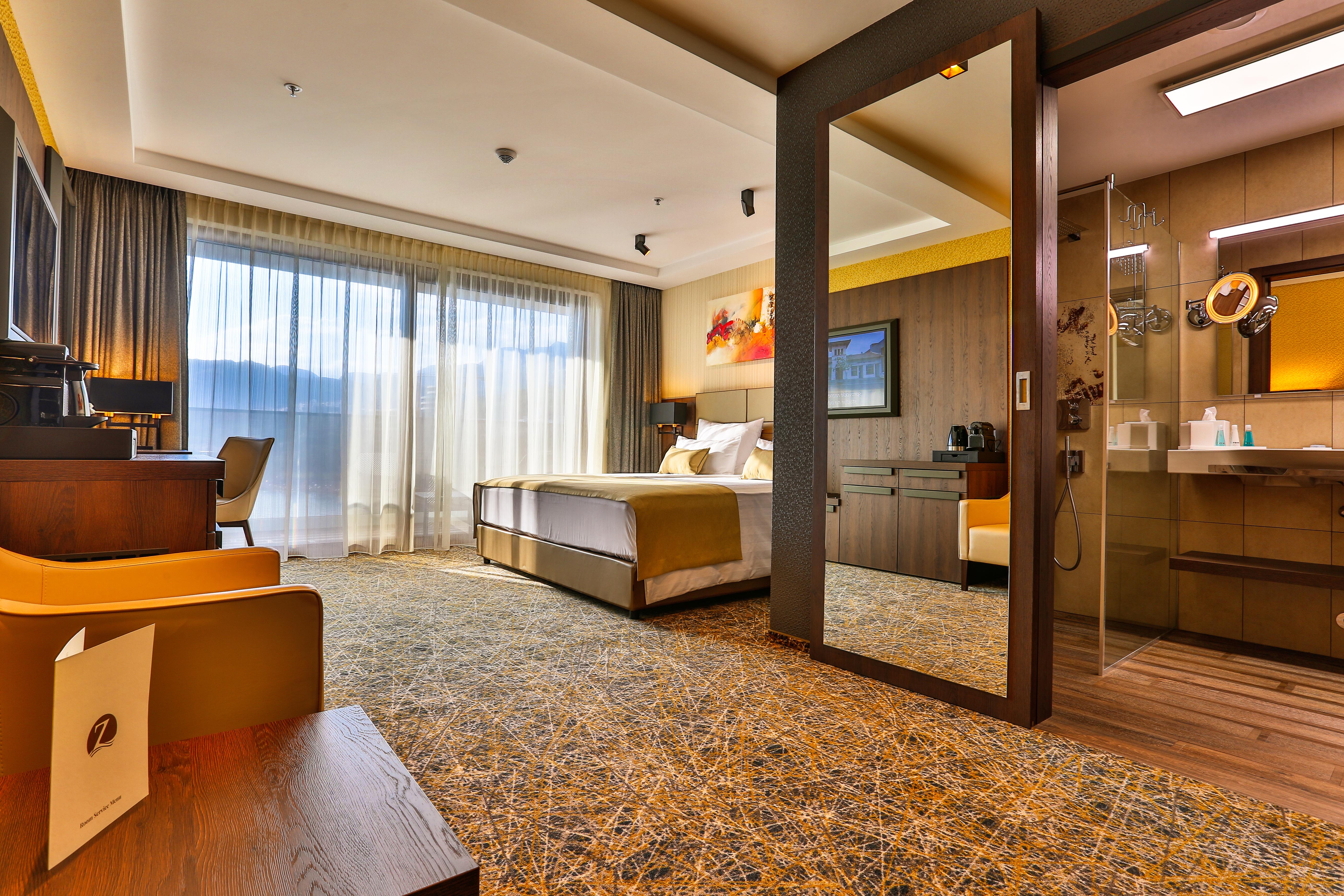 Zeta Hotel 4*